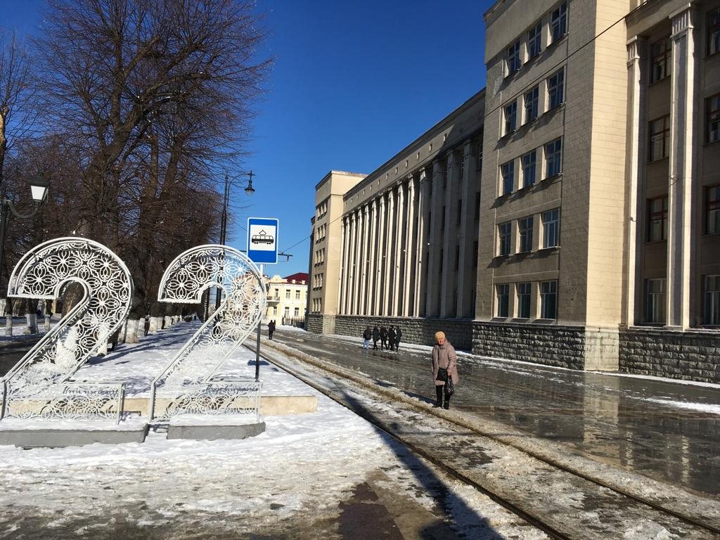 Здание военного училища на проспекте Мира
