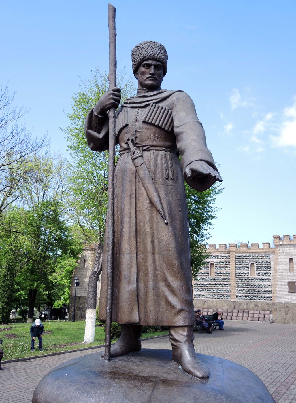 Памятник Дзаугу Бугулову